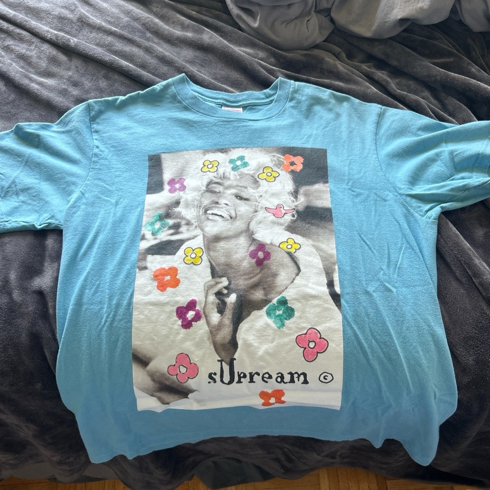 Supreme  T-Shirt